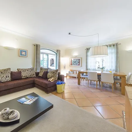 Townhouses In Vale Dos Pinheiros Holiday home *