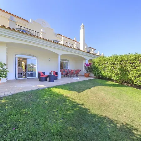 Townhouses In Vale Dos Pinheiros