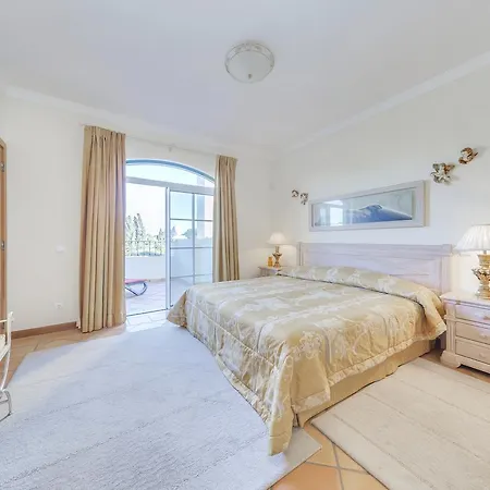 Townhouses In Vale Dos Pinheiros Holiday home *