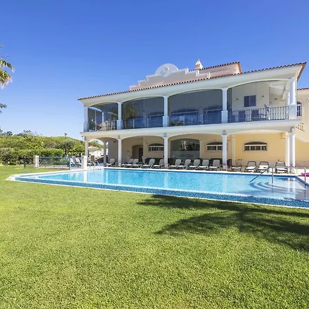 Townhouses In Vale Dos Pinheiros *