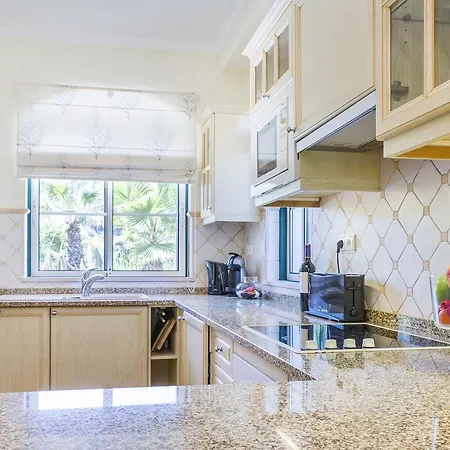 Townhouses In Vale Dos Pinheiros 度假居 *